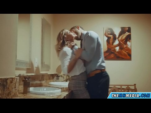 ❤️ Nalika pirang semok seduces sampeyan ing toilet umum ️❌ Video seks ing pornojv.friendmap.top ❌